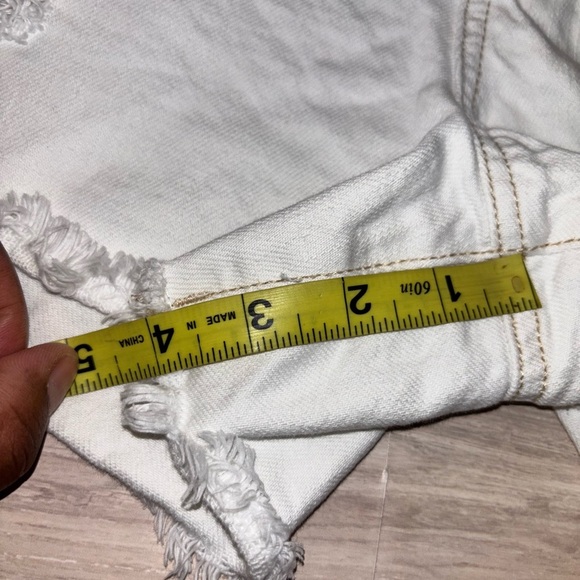 American Eagle 90’s boyfriend Distressed White Denim Shorts - Picture 4 of 7